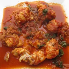 Homard à l'américaine facile, des morceaux de homard tendres dans une sauce tomate savoureuse, parfaits pour un repas rapide.